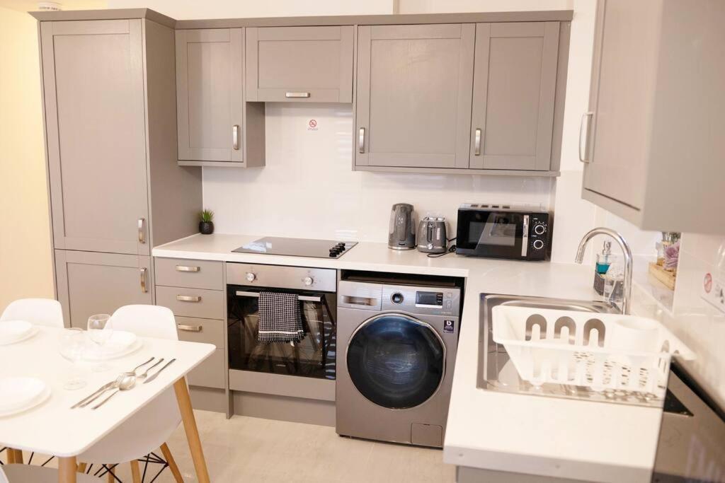 קידלינגטון Walnut Luxurious 2-Bedroom With Ensuite - Parking, Netflix, Wifi - Close To Oxford, Bicester & Blenheim Palace מראה חיצוני תמונה