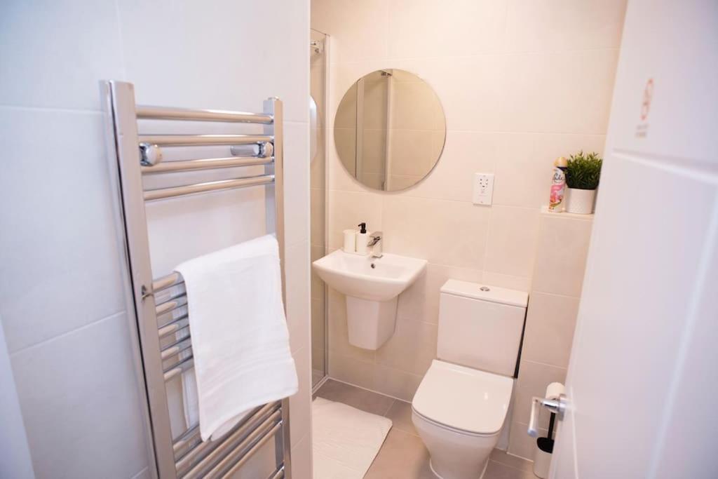 קידלינגטון Walnut Luxurious 2-Bedroom With Ensuite - Parking, Netflix, Wifi - Close To Oxford, Bicester & Blenheim Palace מראה חיצוני תמונה