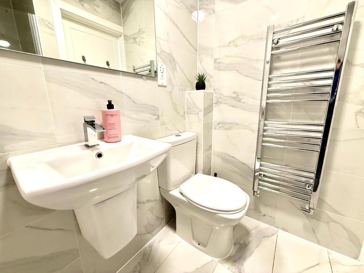 קידלינגטון Walnut Luxurious 2-Bedroom With Ensuite - Parking, Netflix, Wifi - Close To Oxford, Bicester & Blenheim Palace מראה חיצוני תמונה